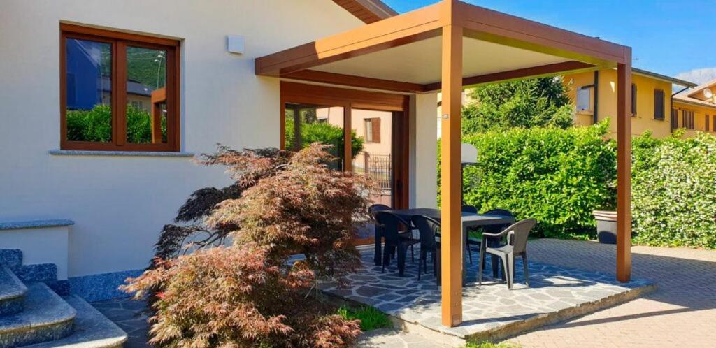 Villa Iris -Pet Friendly Stay - Garden - Private Parking- Bike Friendly Holiday House Colico Extérieur photo