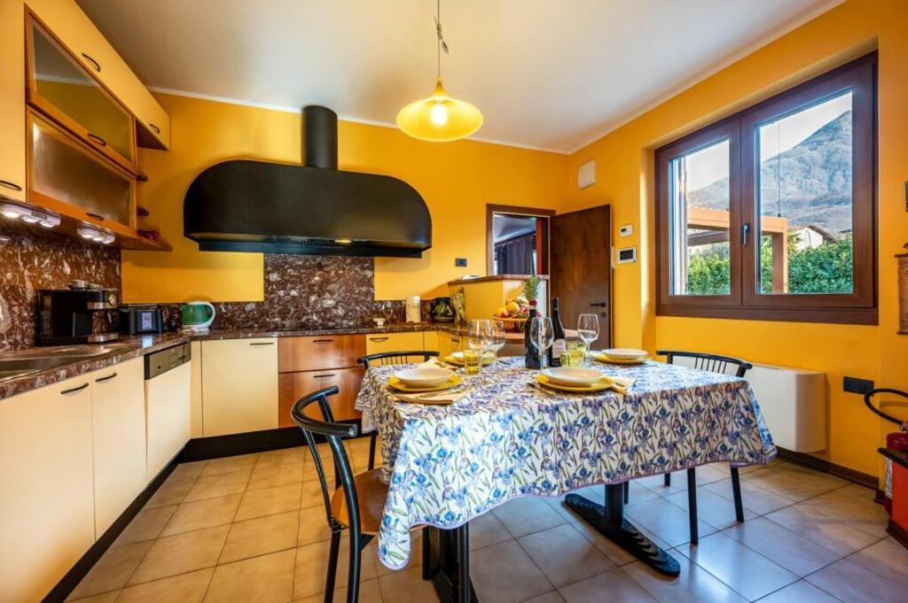 Villa Iris -Pet Friendly Stay - Garden - Private Parking- Bike Friendly Holiday House Colico Extérieur photo
