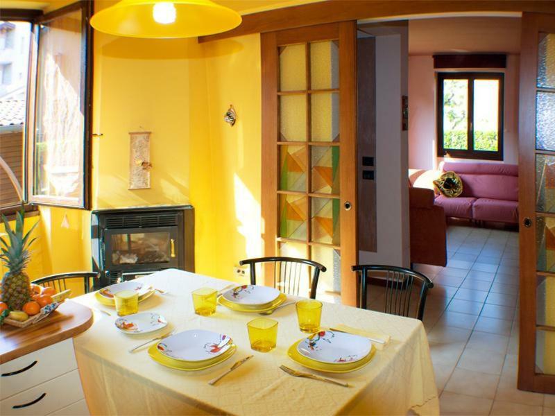 Villa Iris -Pet Friendly Stay - Garden - Private Parking- Bike Friendly Holiday House Colico Extérieur photo